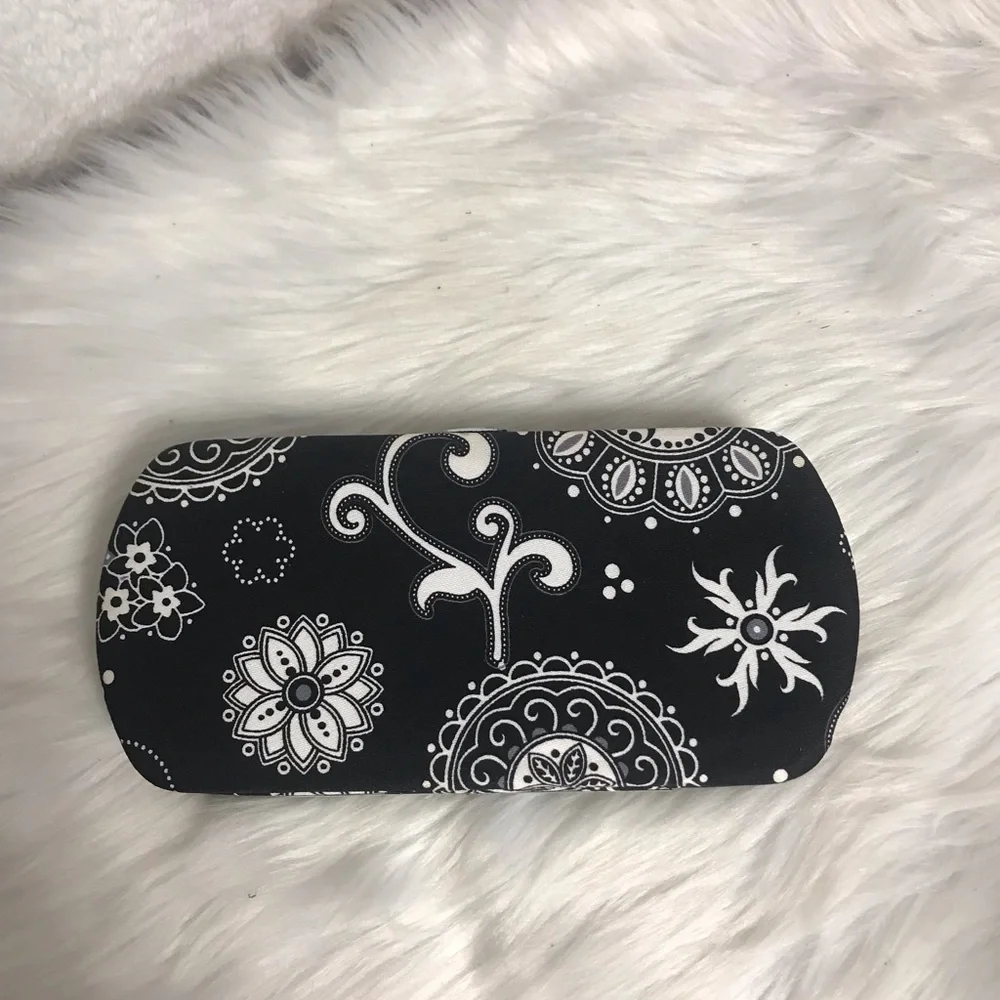 thirty-one Black and White Paisley Wallet